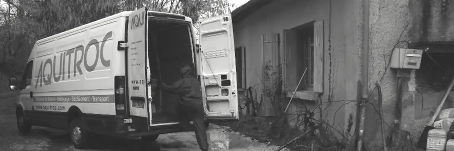 Camion et équipe Aquitroc, entreprise de débarras en Nouvelle-Aquitaine